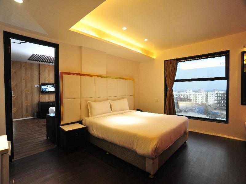Grand Nakshatra Hotel Ананд Экстерьер фото